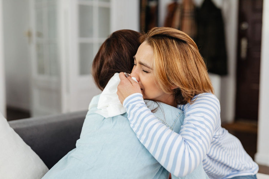 What to Say to a Grieving Friend & How Else You Can Help